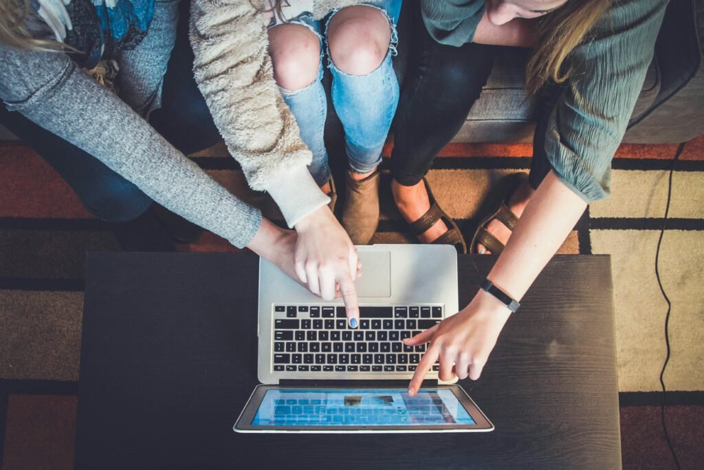 How Students Can Make Money Online in 2025
